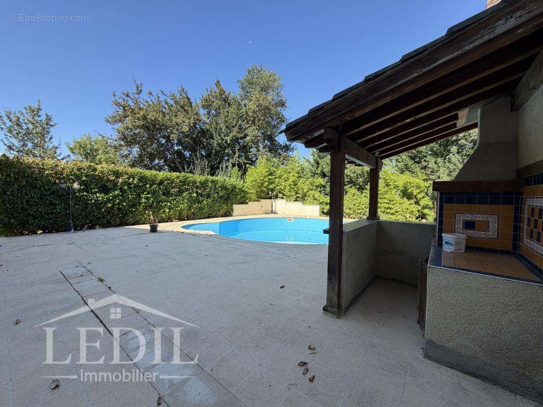 Grande maison sur grand terrain au calme en ville - photo 2