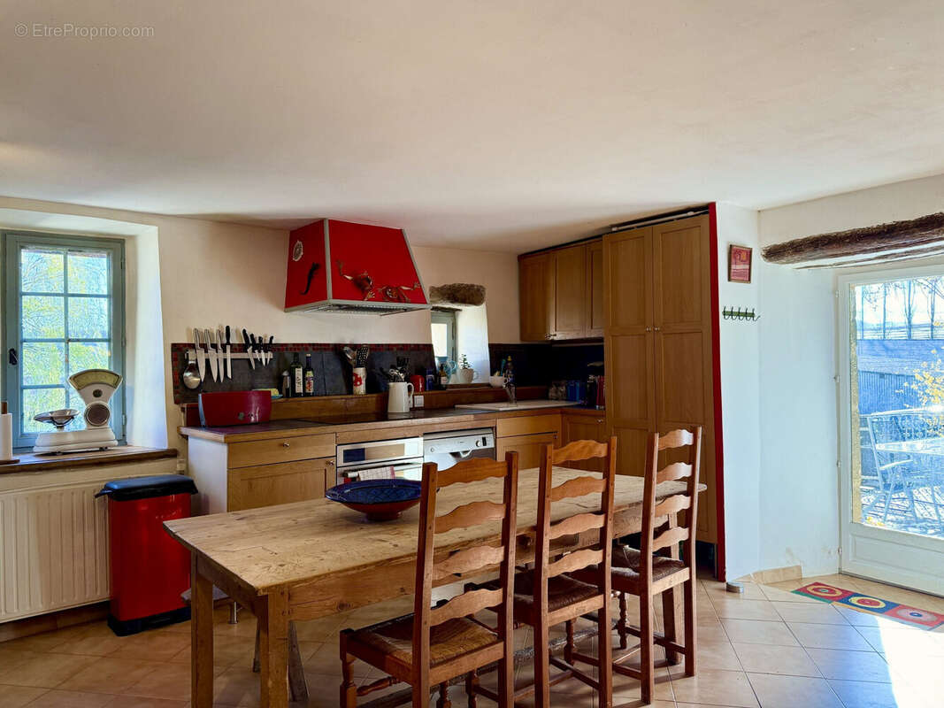 Dickjan POPPEMA d'eXp France vous propose un business provençal - Maison à BARRET-SUR-MEOUGE