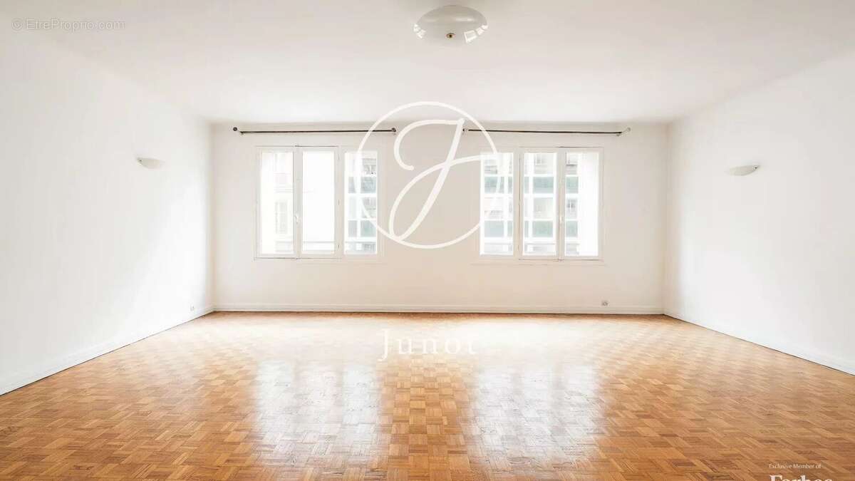 Appartement à PARIS-7E