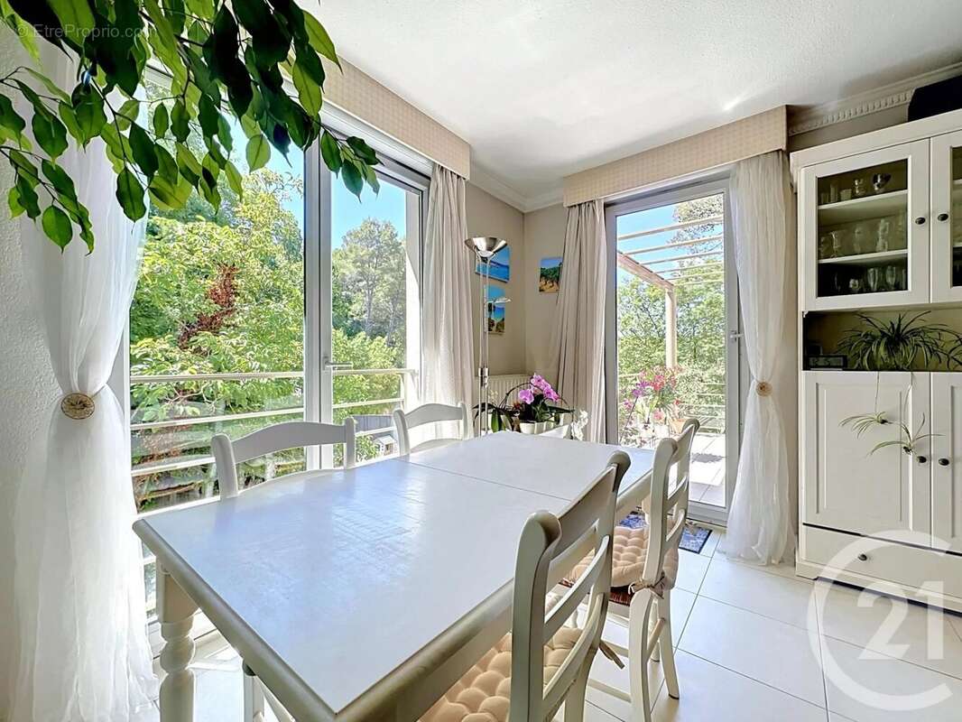 Appartement à MOUGINS
