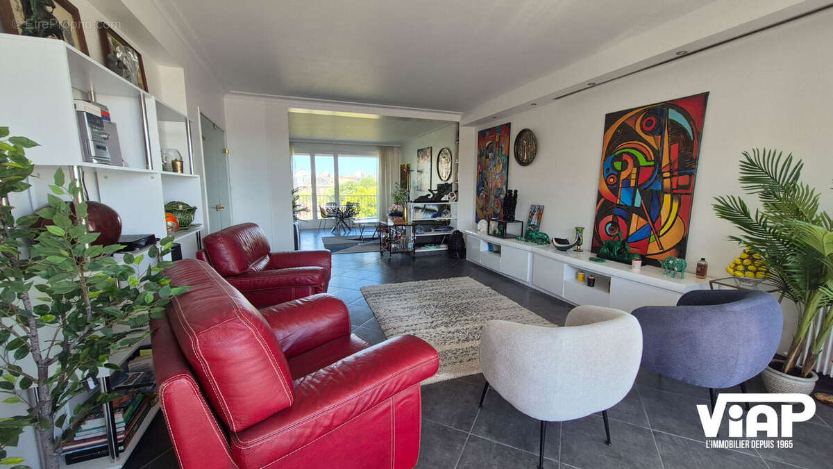 Appartement en Excellent état avec terrasses et garage - photo 3