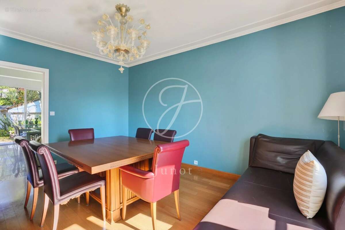 Maison à LE VESINET