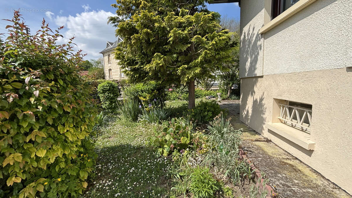 Maison à VAILLY-SUR-AISNE