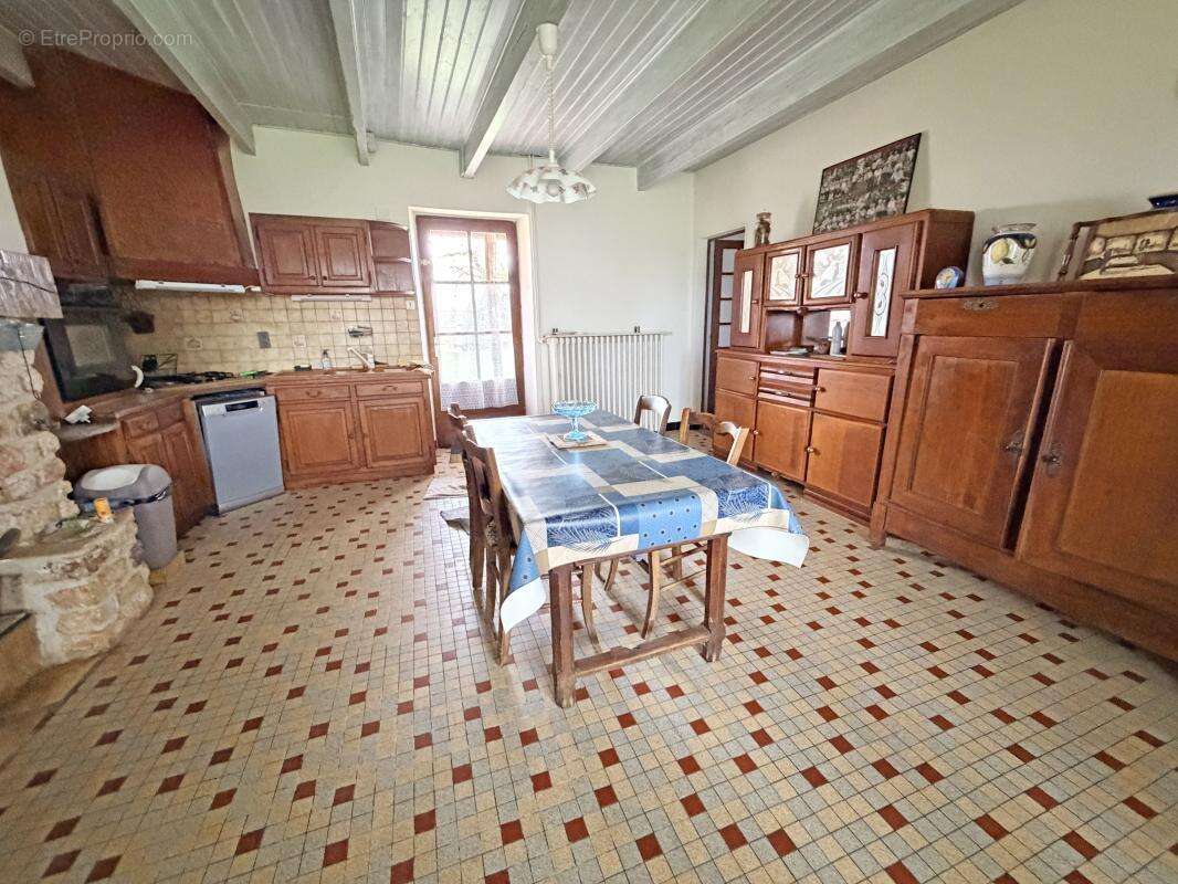 Maison à SAINTE-FOY-DE-LONGAS