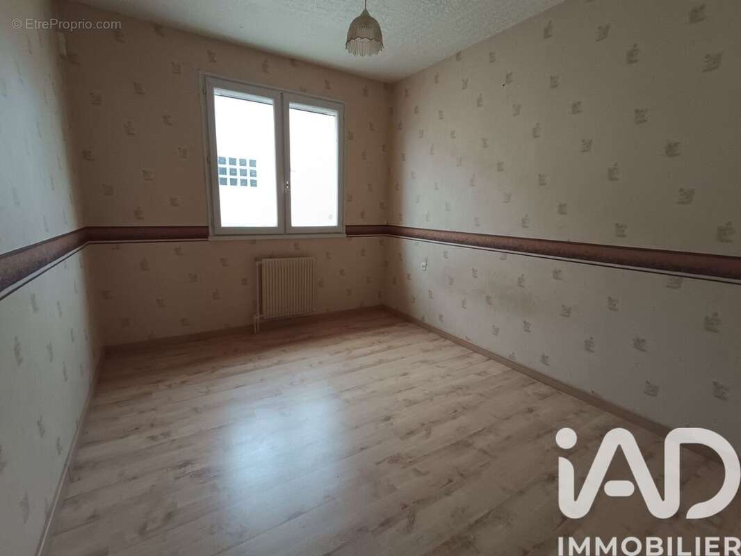 Maison 90 m² à Le Puy-Notre-Dame  - photo 7