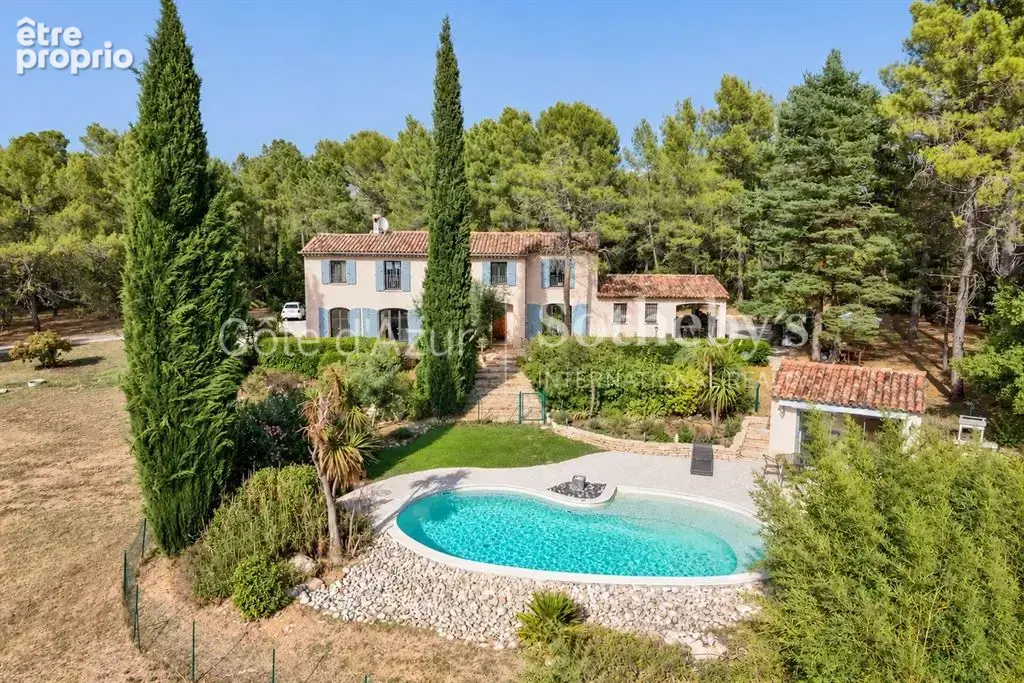Tourrettes, bastide provençale de 196 m² avec piscine et parc de plus d’un hectare - photo 1