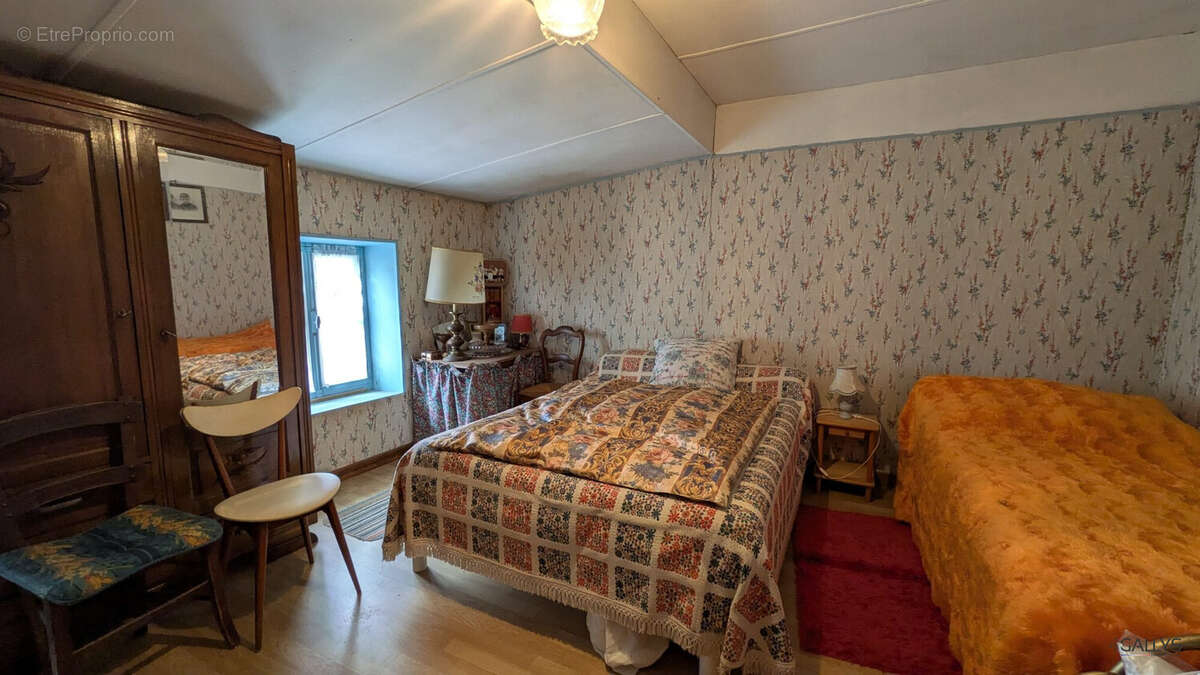 Maison à SAINT-SIMON-DE-PELLOUAILLE