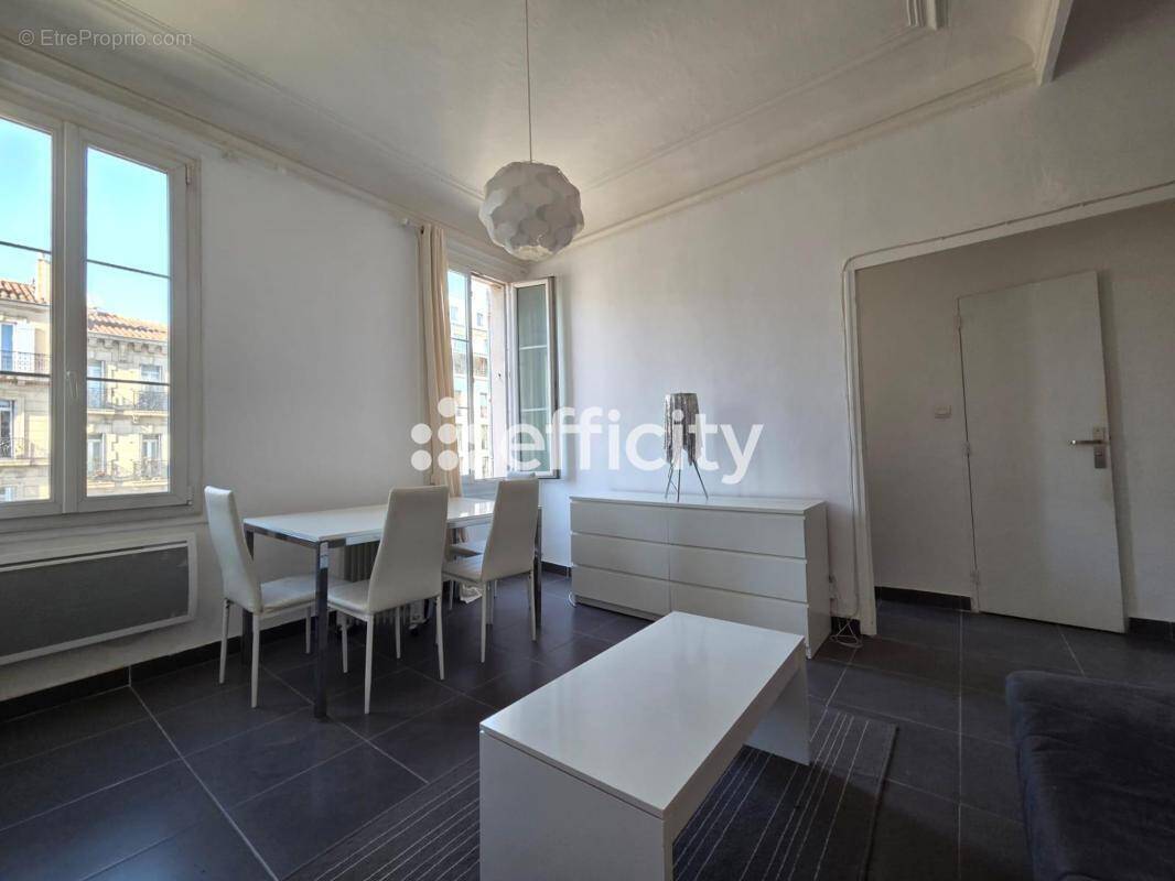 Appartement à MARSEILLE-5E