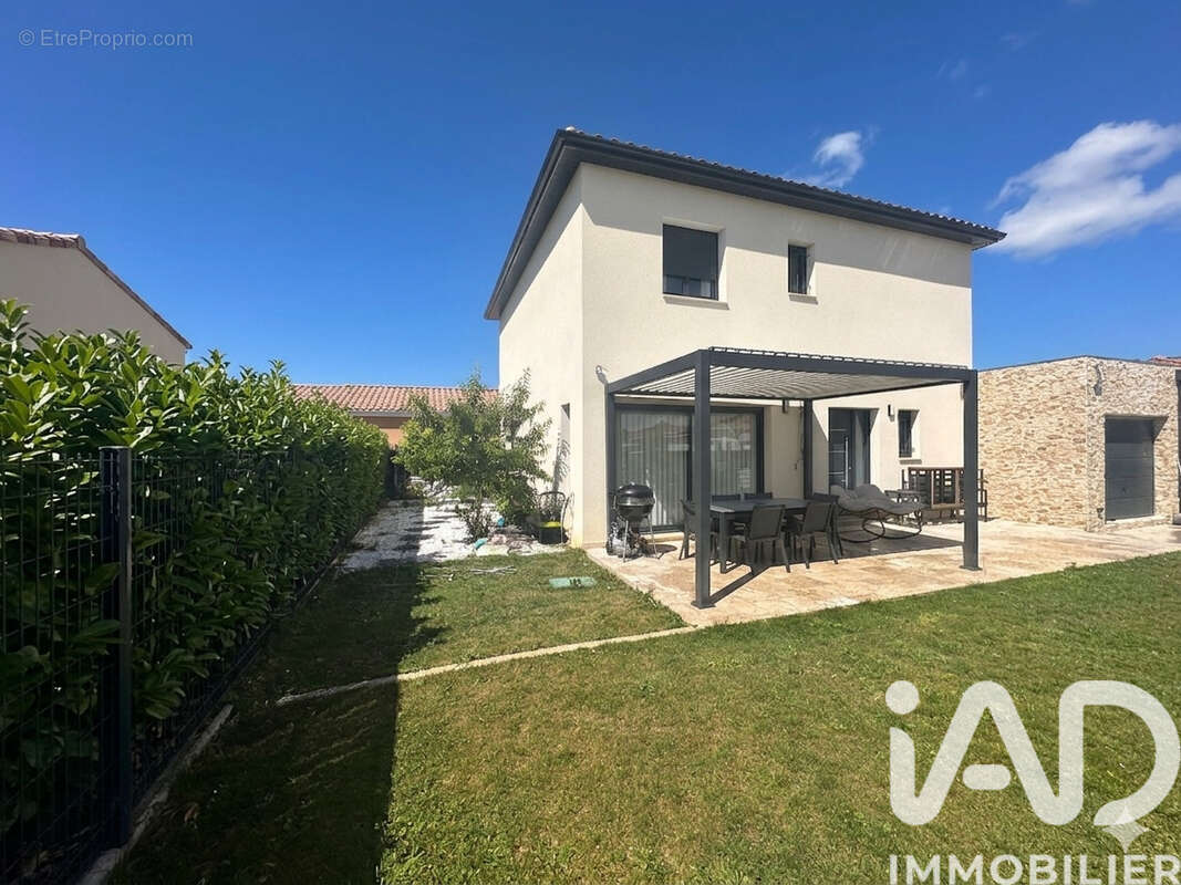 Maison 155 m² à Laudun-L'ardoise  - photo 2