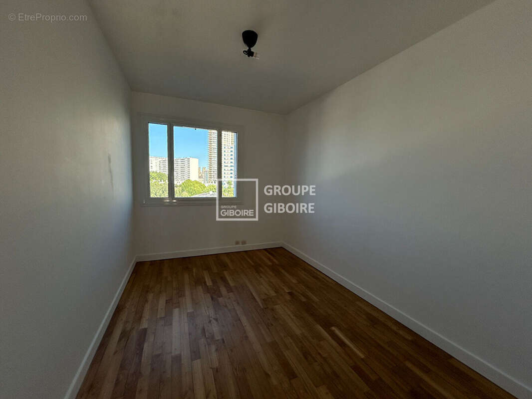 A VENDRE - AGENCE GIBOIRE - Appartement  3 pièce(s)  Secteur Bourg l'Eveque - photo 5