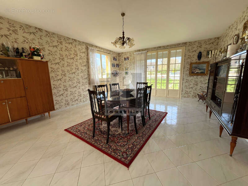 Maison à VERNOU-LA-CELLE-SUR-SEINE