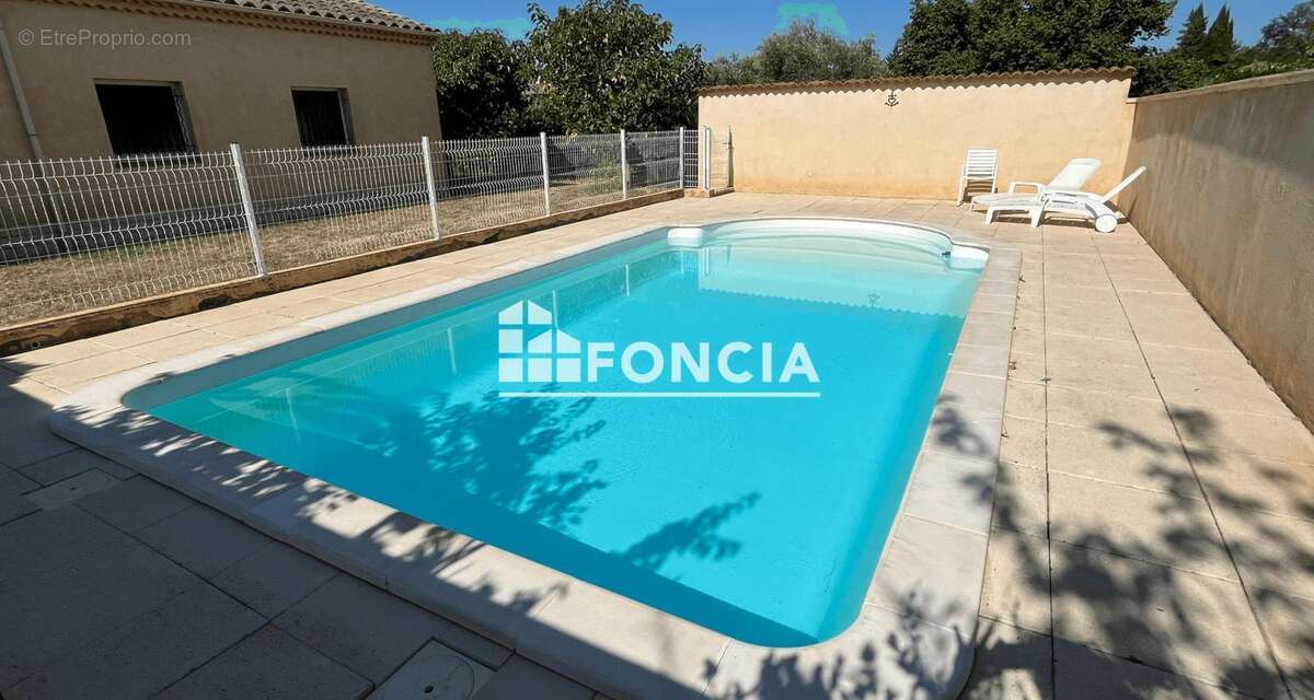Saint-Quentin-La-Poterie - Villa provençale 150 m² avec piscine sur terrain constructible de 2700 m² - photo 3