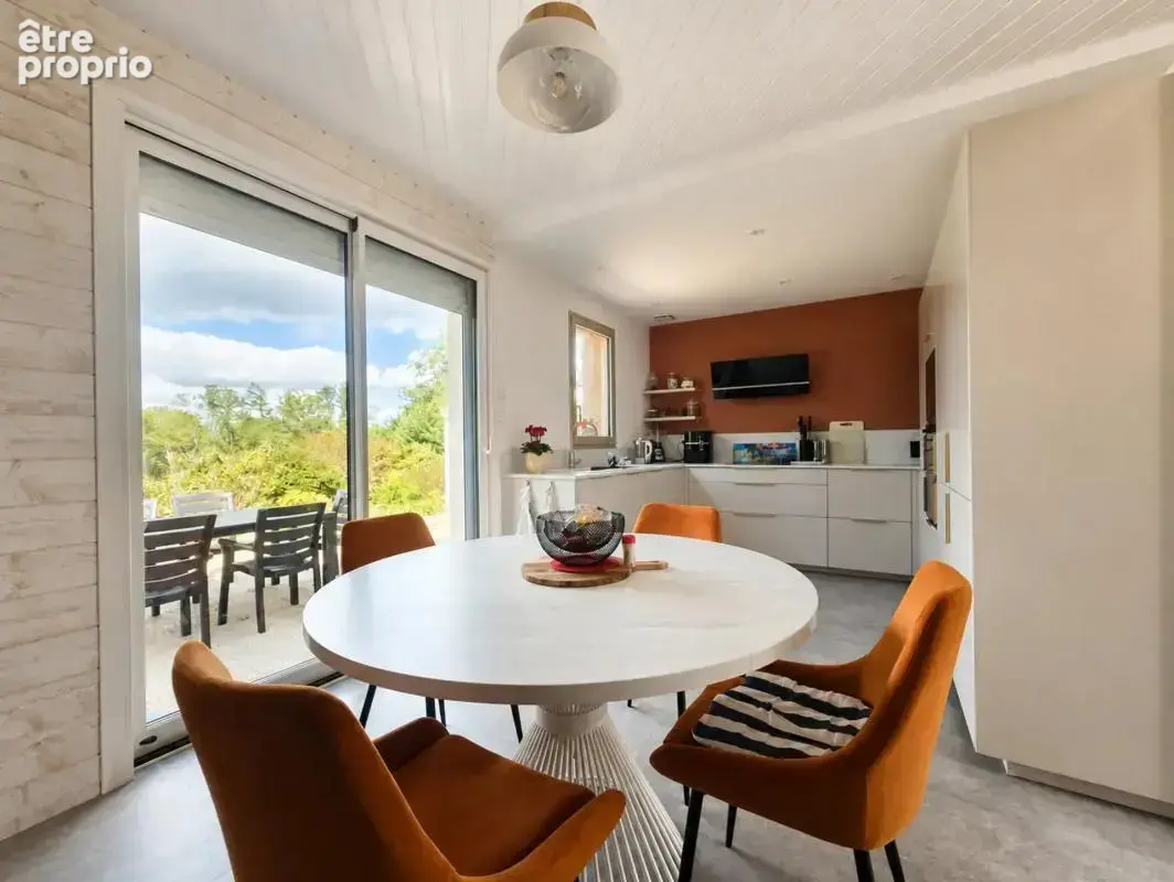 Maison de 7 pièces de 170 m² à Aubigny-Les Clouzeaux - photo 8