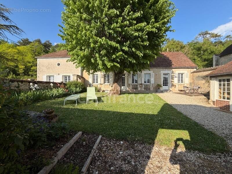 Maison à GY-L'EVEQUE