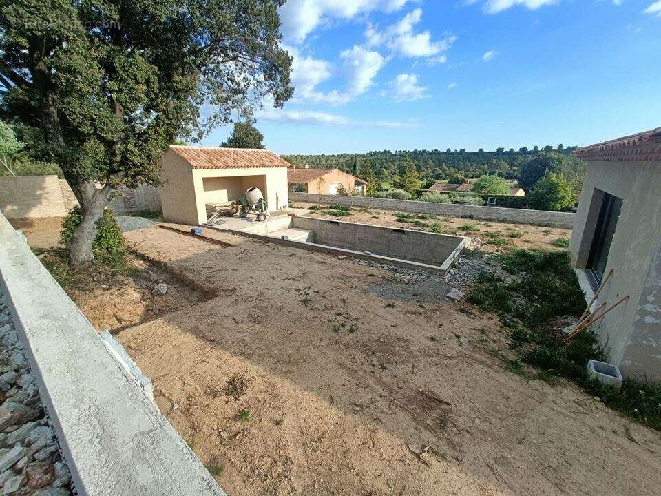 Maison 6 pièces 180 m² à vendre à Regusse (83630) - photo 2