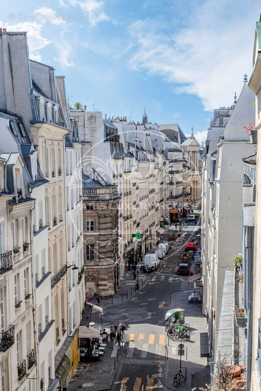 Appartement à PARIS-1E