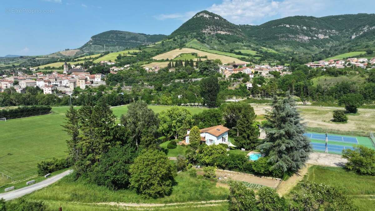 Maison à SAINT-GEORGES-DE-LUZENCON