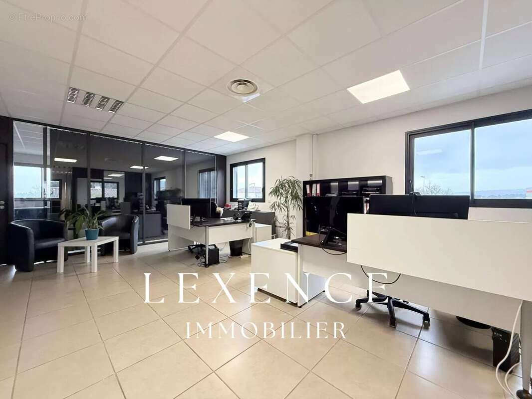 Commerce à EGUILLES