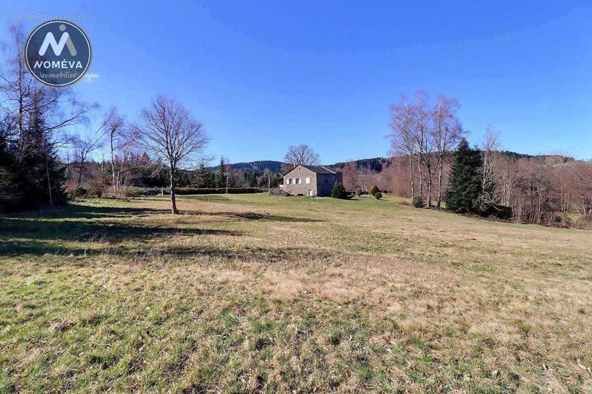 Maison à CHENEREILLES