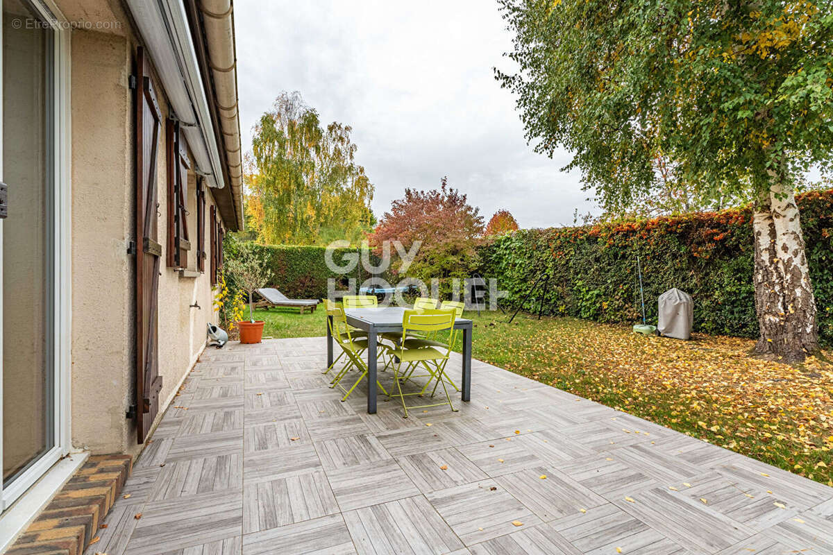 Maison à VOISINS-LE-BRETONNEUX