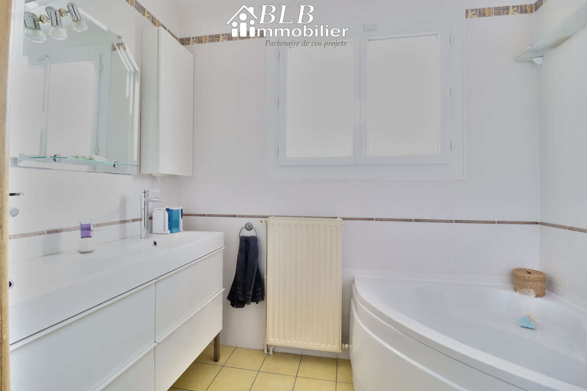 Maison à LE PERRAY-EN-YVELINES