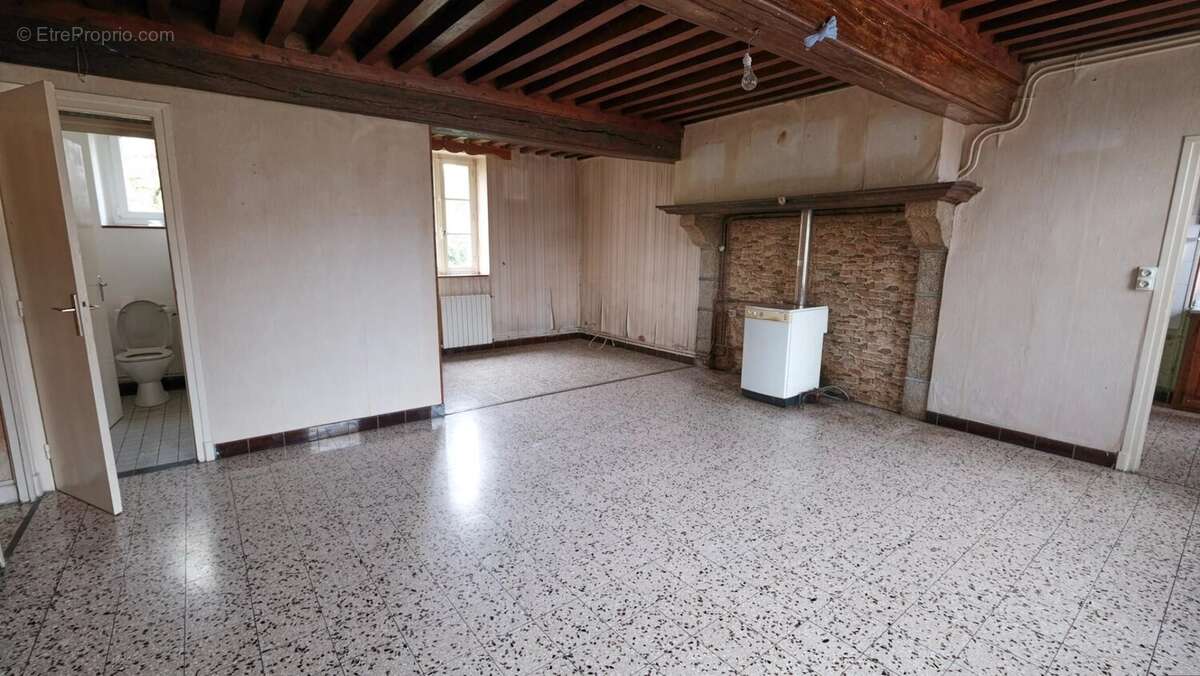 Maison à MONTIGNY-EN-MORVAN