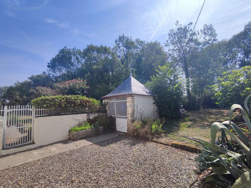 Ferme béarnaise rénovée avec gîte, piscine et vue sur les Pyrenénées - photo 25