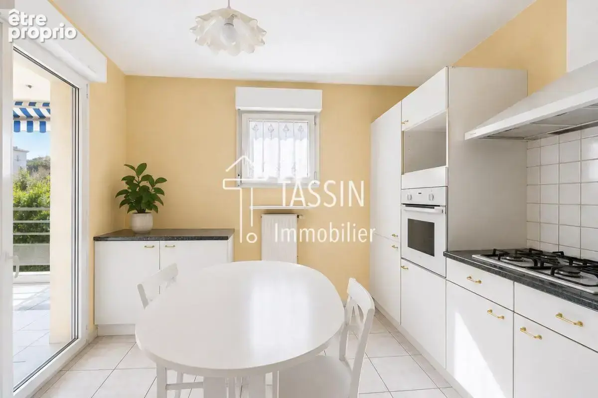 Tassin - T3 au calme et proche des commodités - photo 4