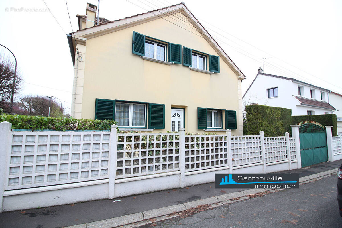 Maison à SARTROUVILLE