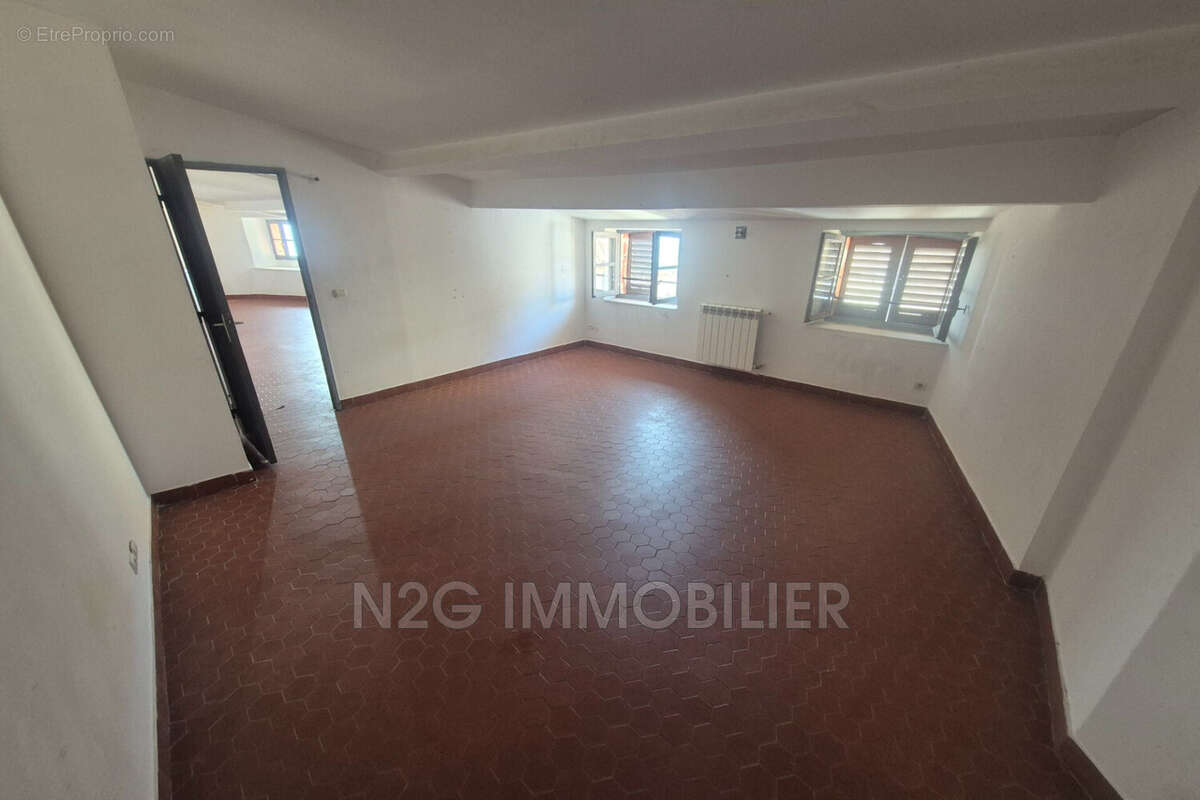 Appartement 82 m² à Grasse  - photo 2