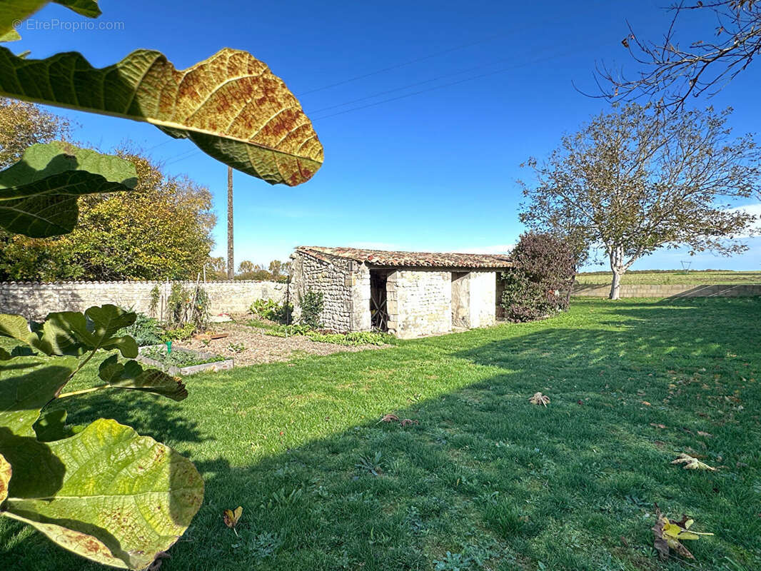 Maison à GENAC