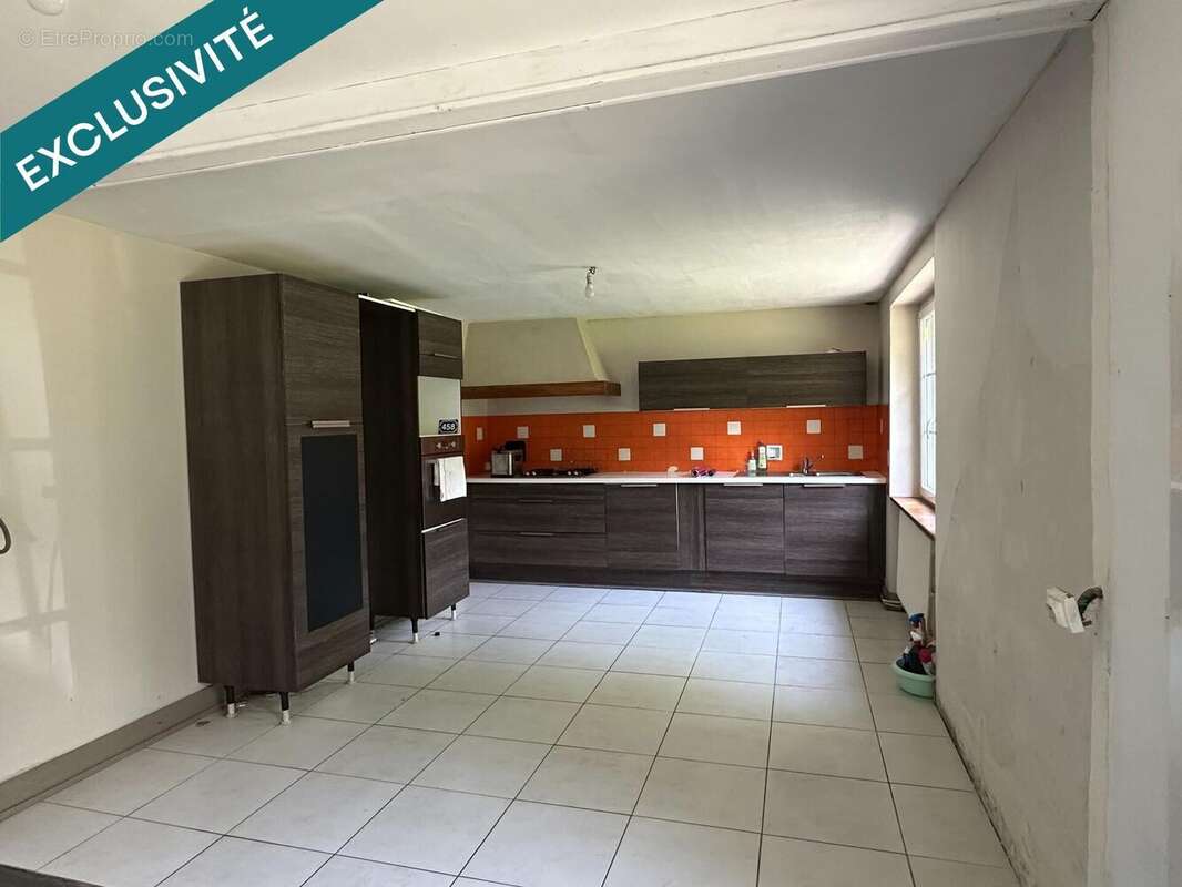 Photo 2 - Maison à LOC-EGUINER-SAINT-THEGONNEC