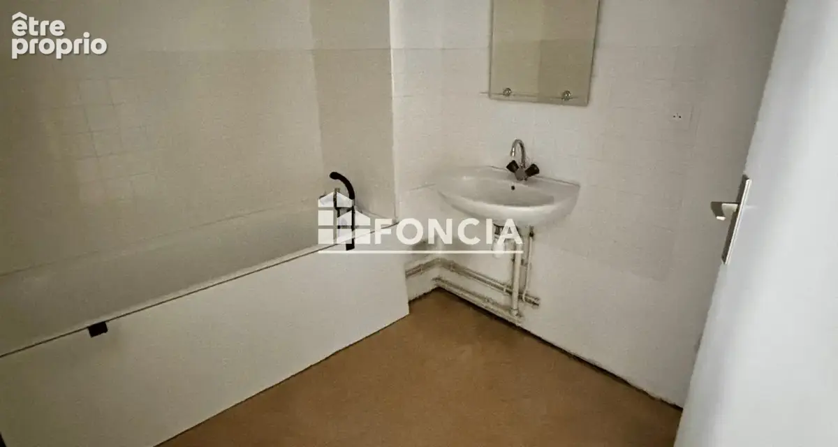 SAINT-JEAN-DE-MAURIENNE – CENTRE-VILLE Appartement 4 pièces de 80 m² avec ascenseur - photo 10