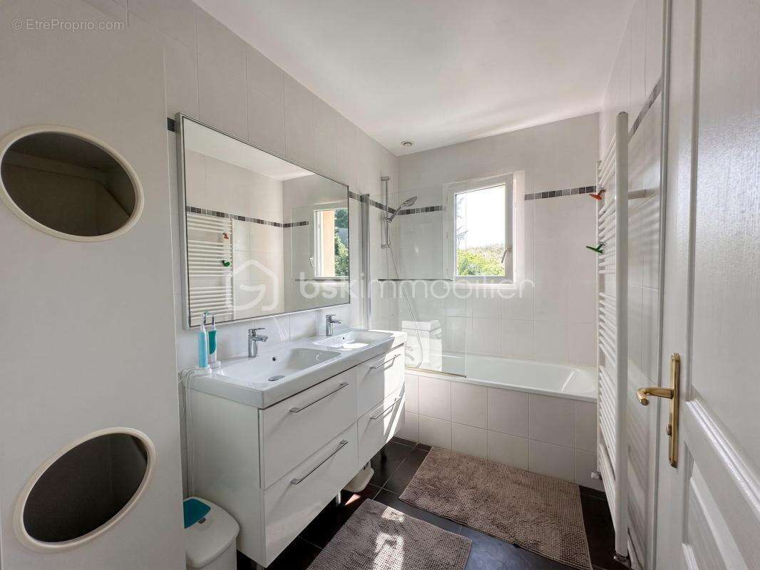 Maison à LA QUEUE-EN-BRIE