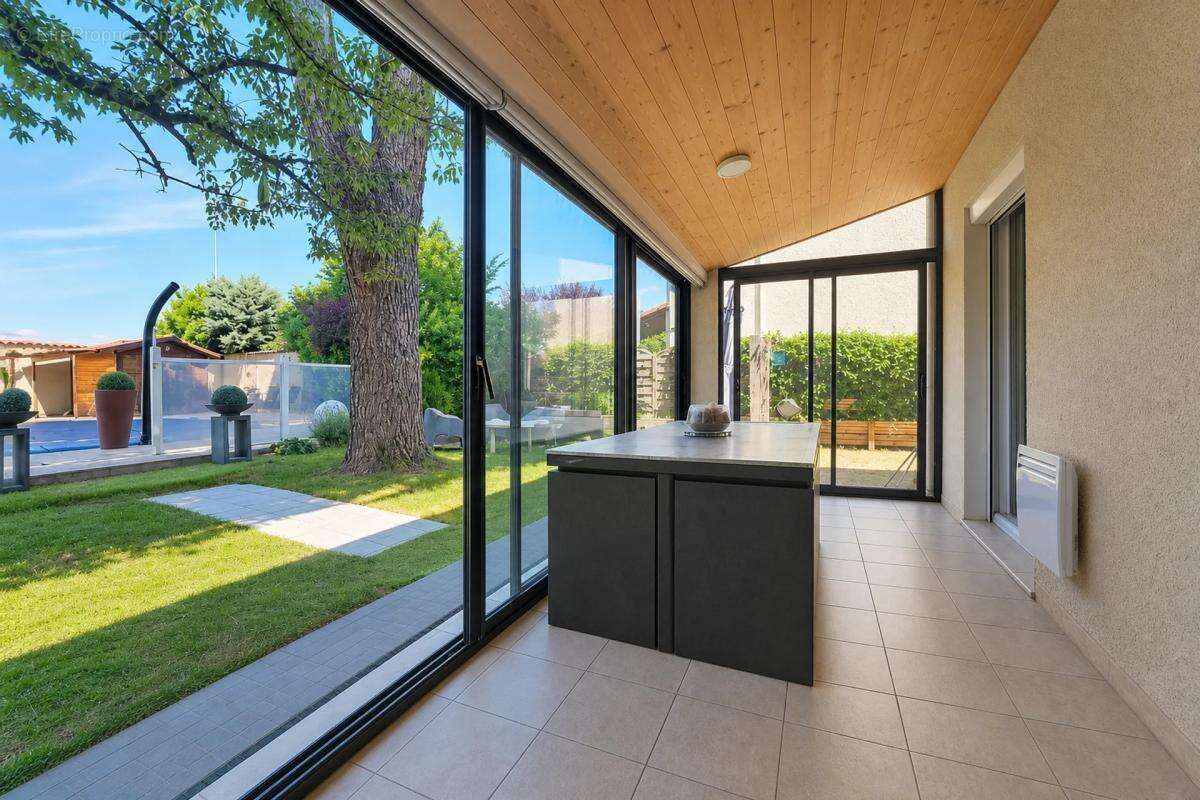 Maison de 5 pièces de 118 m² situé à Valence - photo 2