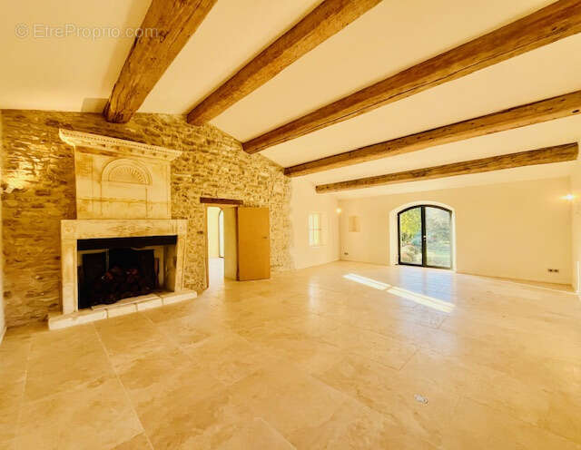 Maison à MENERBES