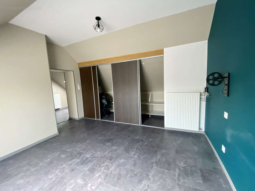 Maison à PARAY-LE-FRESIL