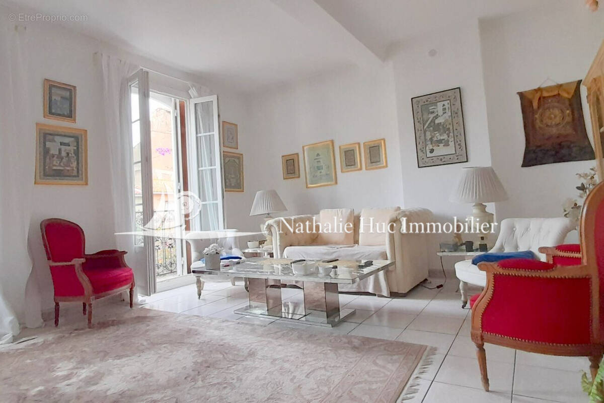 Maison 300 m² à Saint-Laurent-De-La-Salanque  - photo 2