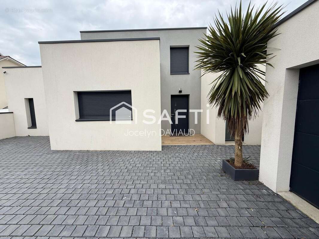 Photo 2 - Maison à MONTREUIL-JUIGNE