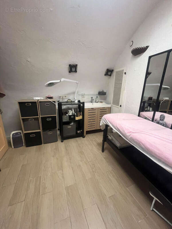 Commerce à GATTIERES