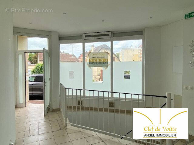 Commerce 68 m² à Rueil-Malmaison · 68 m² · 235 000 €