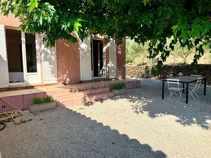 La CADIERE-D'AZUR  Élégante villa de plain-pied dans un environnement d'exception - photo 8