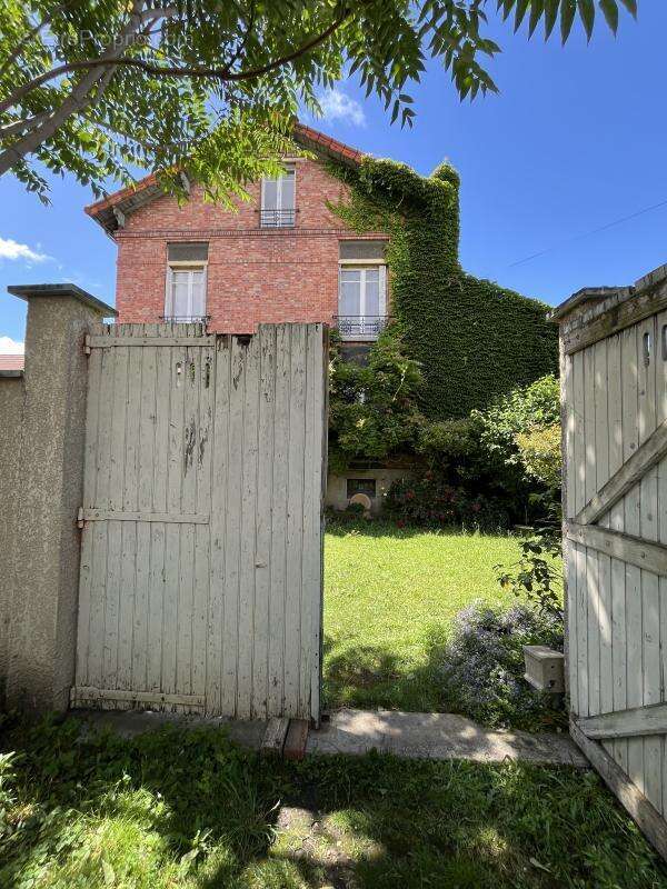 Maison 150 m² à Gennevilliers  - photo 2