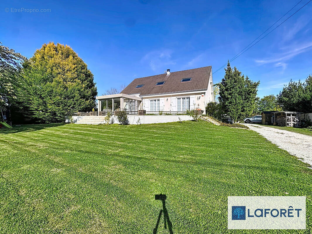 Maison à LES MESNULS