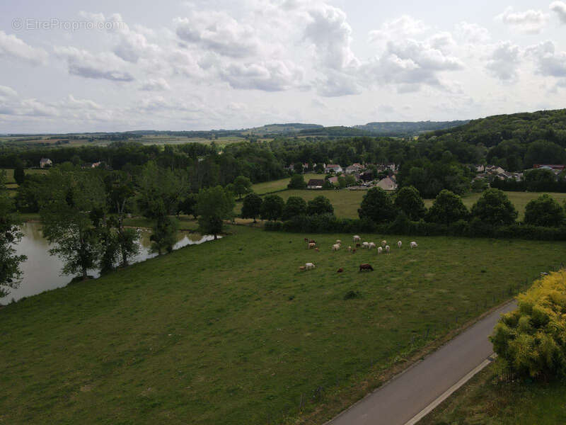 Terrain à L&#039;ISLE-SUR-SEREIN