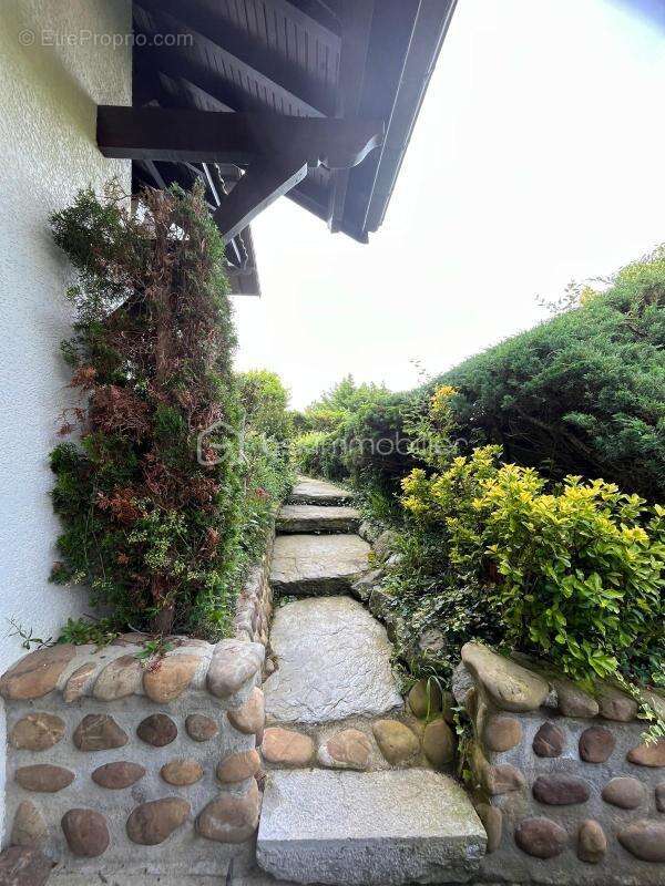 Maison à LACASSAGNE