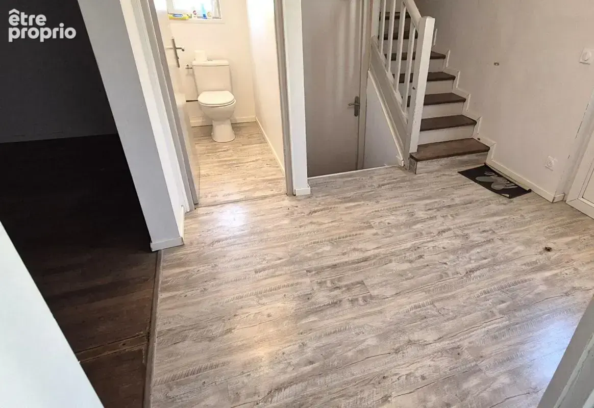 Belle Maison sur Sous-sol de 88 m² Rénovée avec Cours, Cave, Buanderie, Garage de 24 m² et un Terrain clos et entretenu de 329 m - photo 3