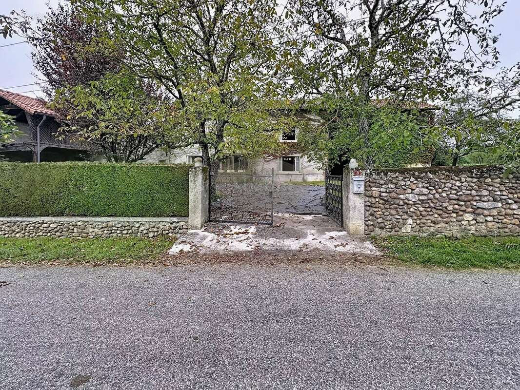 Maison à MONLEON-MAGNOAC