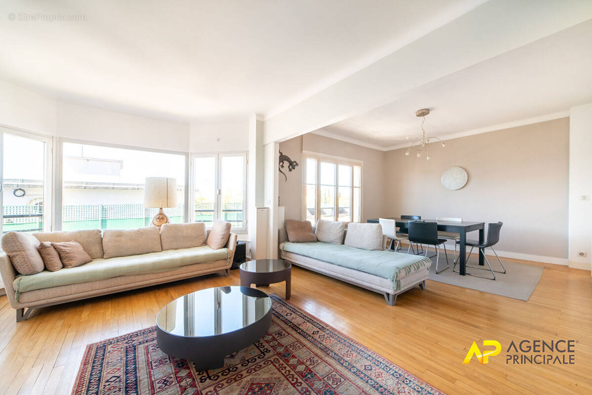 Appartement à LA GARENNE-COLOMBES