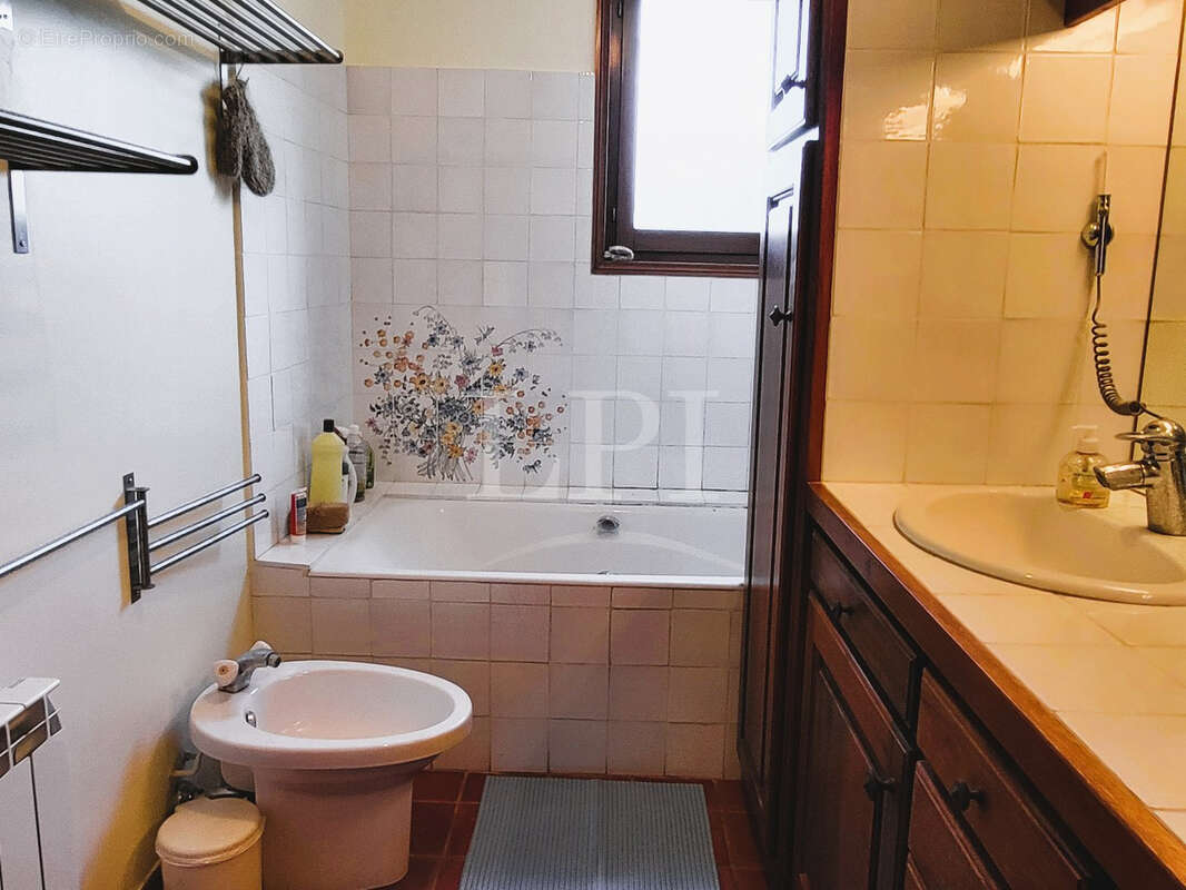 Maison à SAINT-SATURNIN-LES-APT